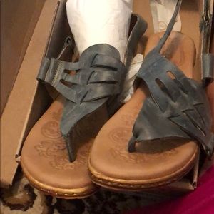 Size 7 Born sandals